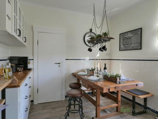 originelle Hobelbank als Esstisch