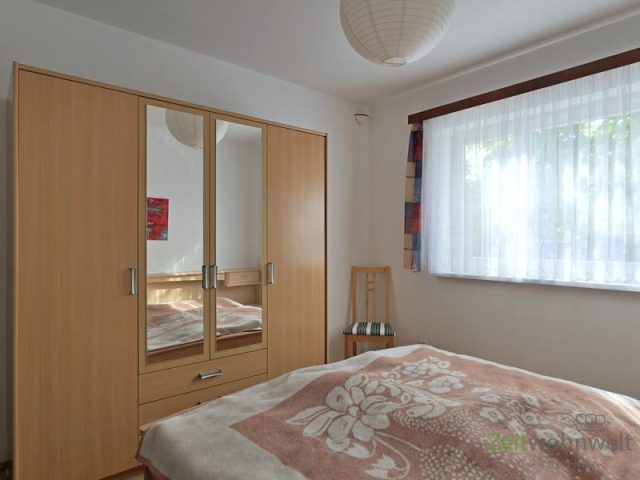 großer Kleiderschrank