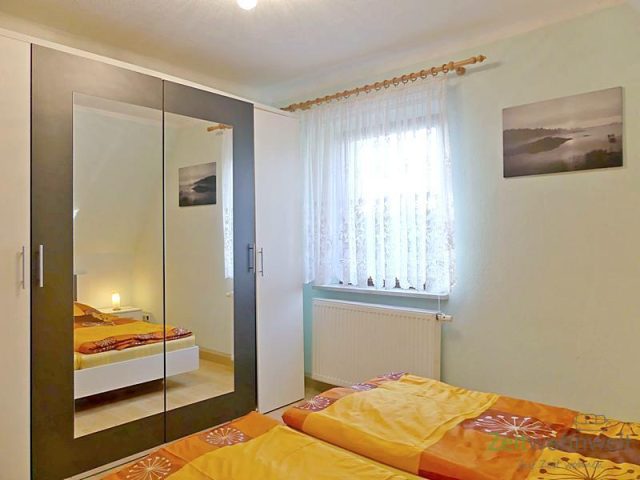 Kleiderschrank im Schlafzimmer