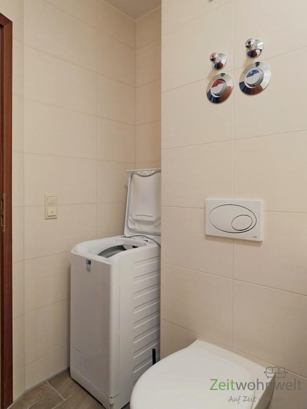 WC und Waschmaschine