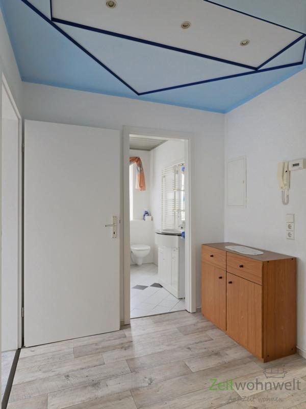 Wohnungsflur mit Garderobe