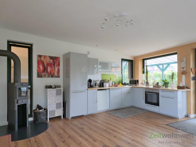 Kamin und komplette Einbauküche