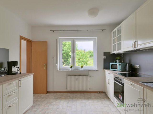 Blick in die Küche (Esstisch fehlte noch)