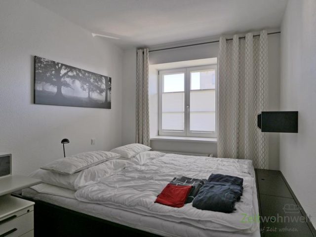 XXL-Bett im Schlafzimmer
