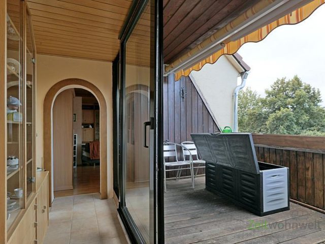 Durchgang zu Dachbalkon und Bad