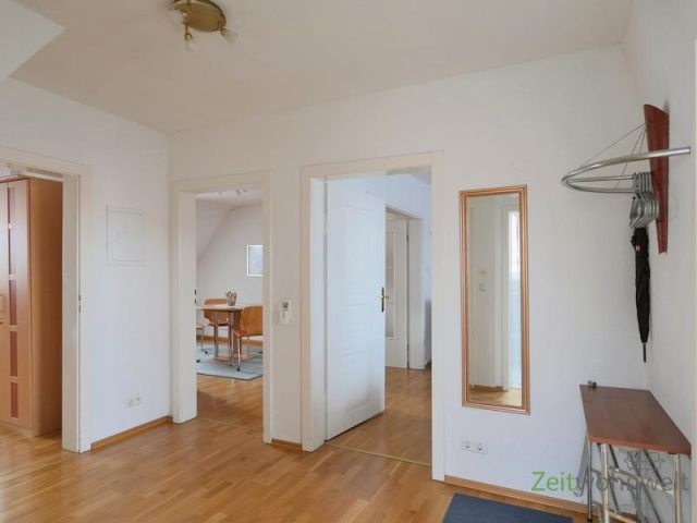 großer Wohnungsflur