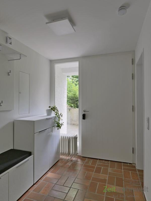 Wohnungsflur mit Garderobe