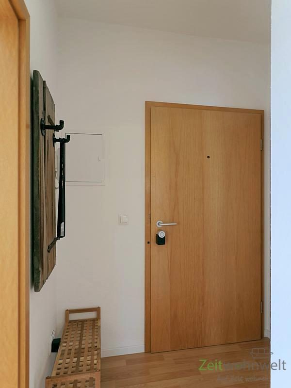 Wohnungsflur mit Garderobe