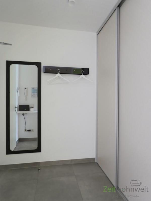 Eingang mit Garderobenschrank