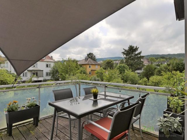 Dachbalkon mit Sonnensegel