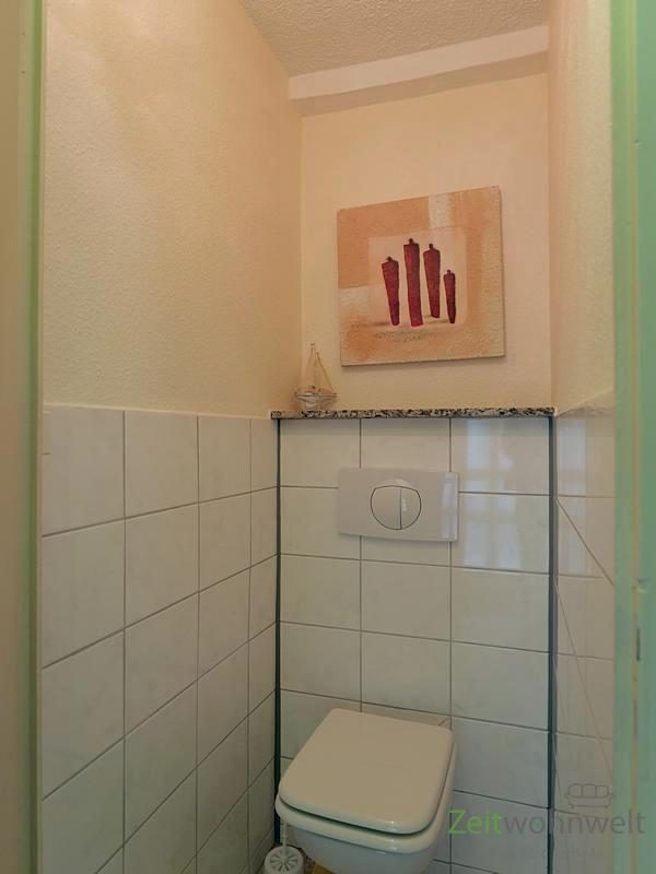 separates WC