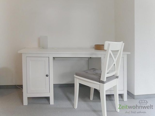 Schreibtisch im dritten Zimmer