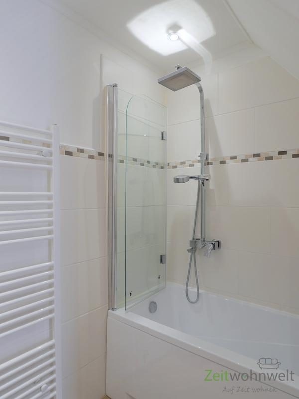 Wanne mit Duschabtrennung