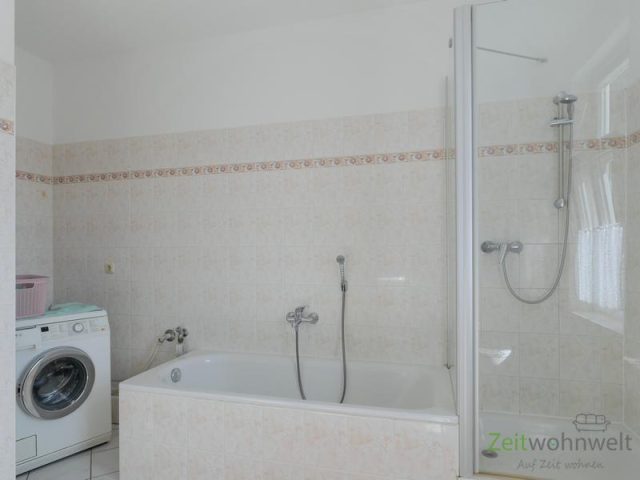 Dusche und Wanne