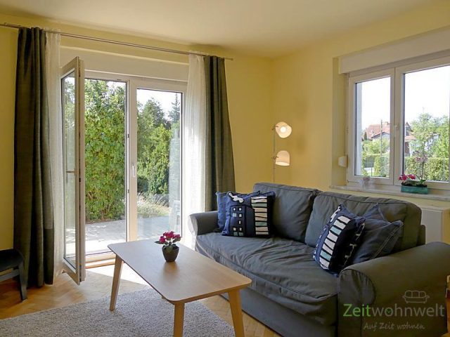 Wohnzimmer mit Ausgang zur Terrasse