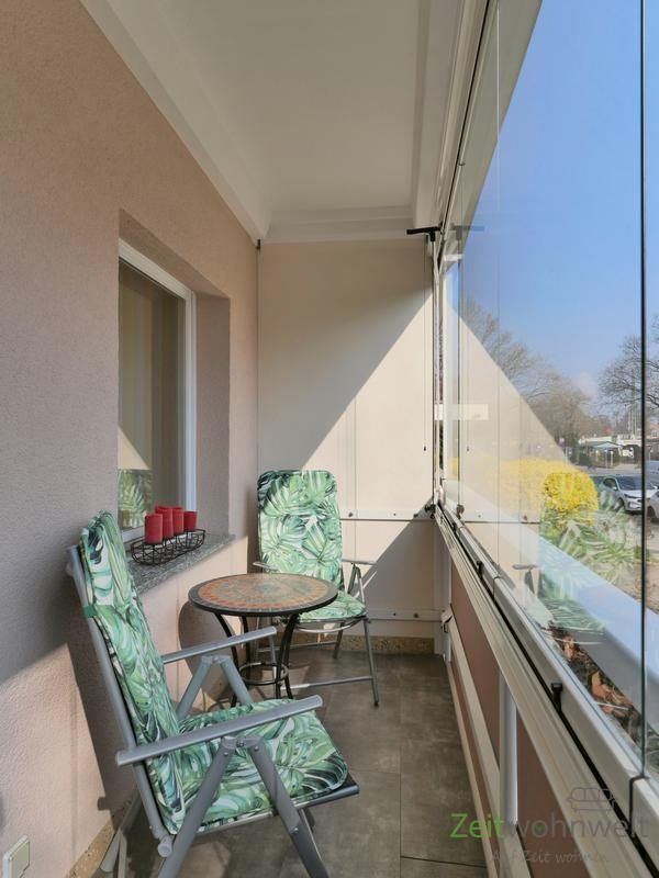 verglaster, abschließbarer Balkon