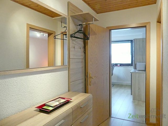 Wohnungsflur mit Garderobe
