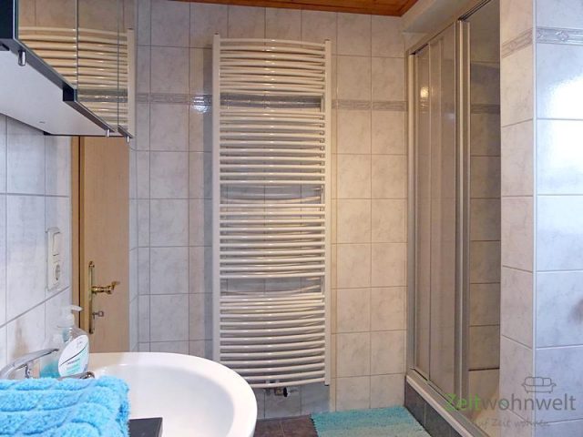 separate Dusche