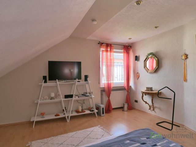 TV im linken Schlafzimmer