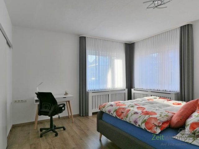 kleiner Schreibtisch