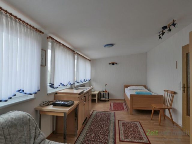 Blick in den hellen Wohnraum