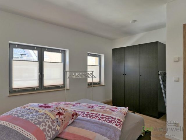 großer Kleiderschrank