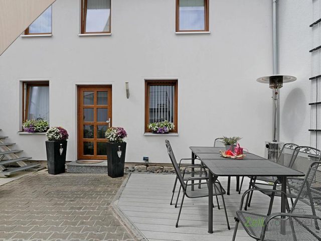 Siztplatz unter dem Sonnensegel