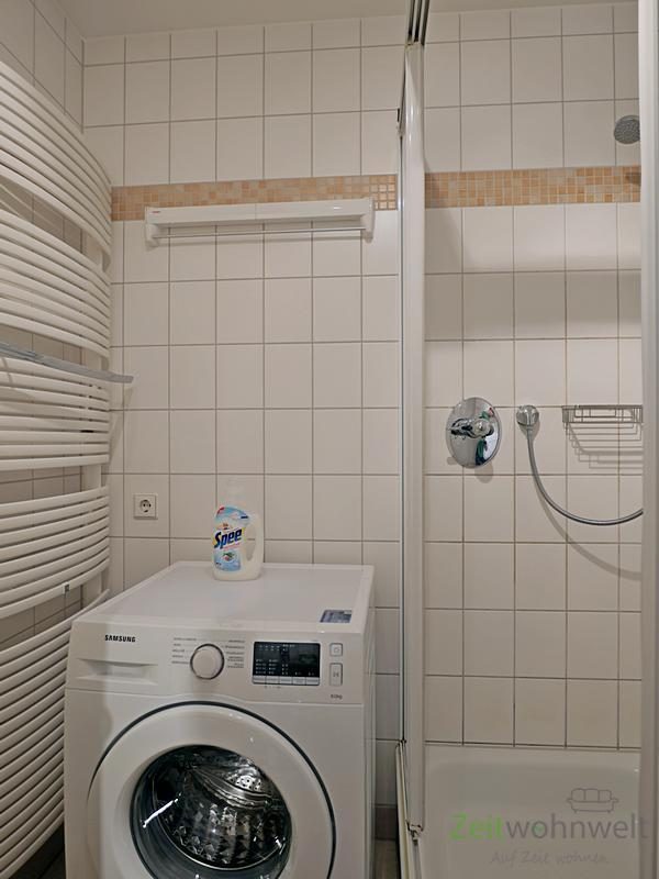 Dusche und Waschmaschine