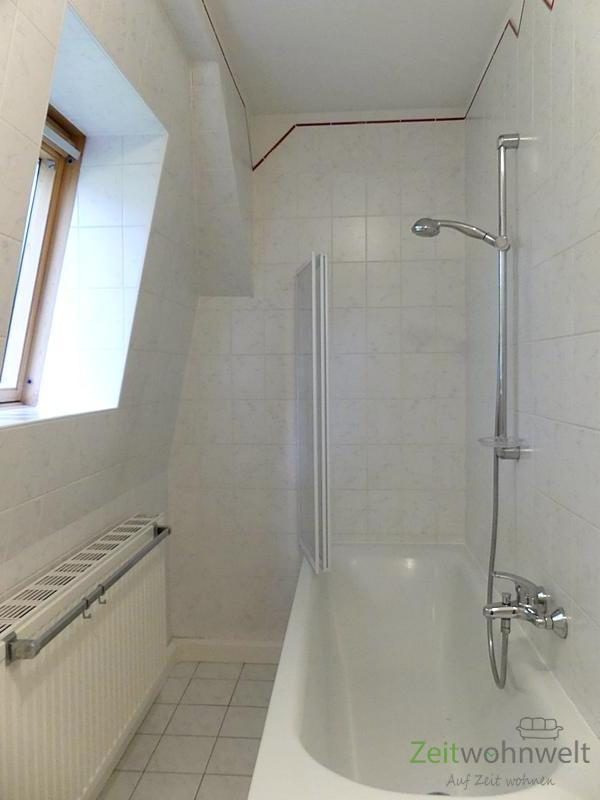 Wanne mit Duschwand