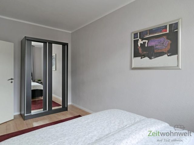 verspiegelter Kleiderschrank