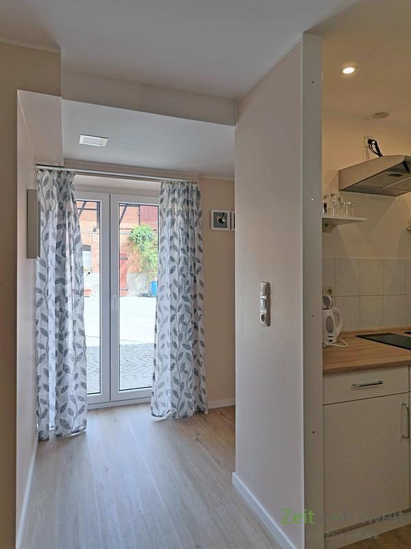 bodentiefes Fenster zum Innenhof