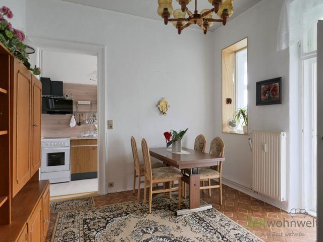 Esszimmer zwischen Küche und Veranda