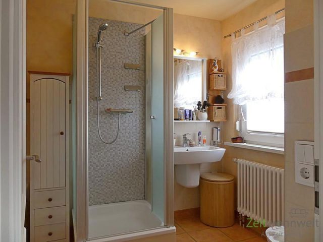 Bad mit Dusche