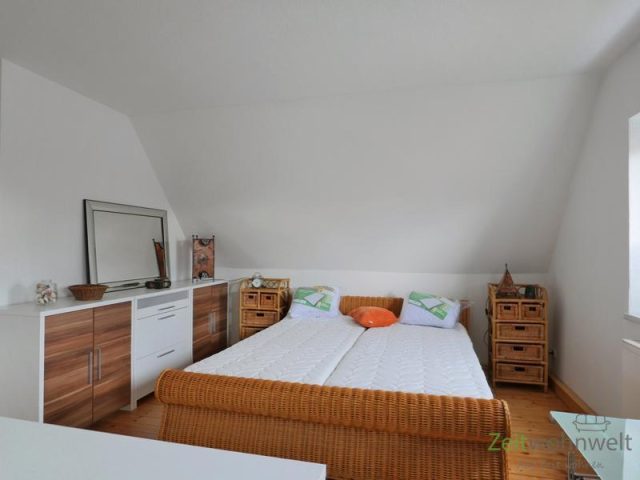 Doppelbett im Schlafzimmer