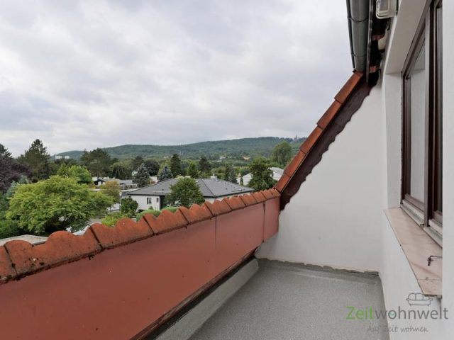 geschützter Balkon am Wohnzimmer