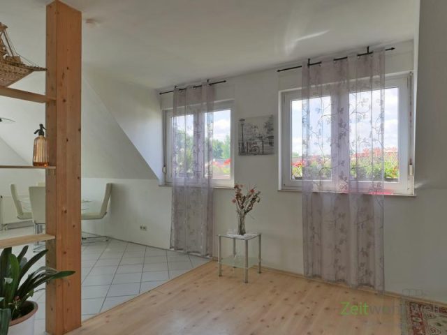 Blick zur Fensterfront