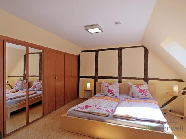 Schlafzimmer mit Einbauschränken