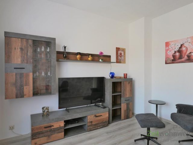 Schrankwand und TV