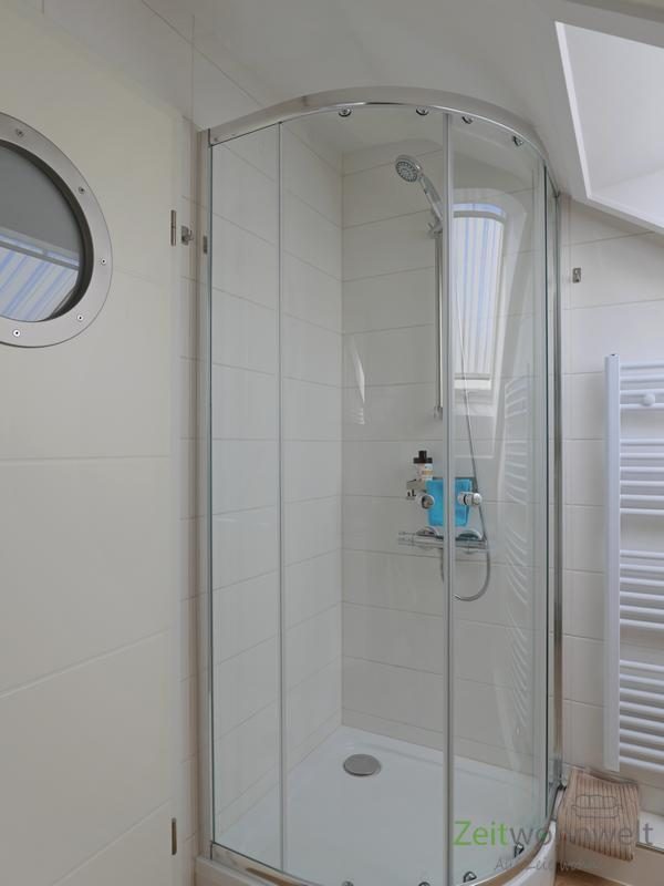 Dusche im Bad