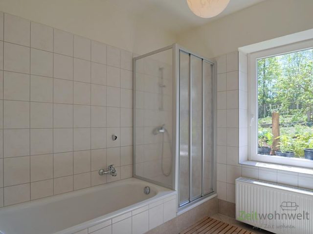Dusche und Wanne