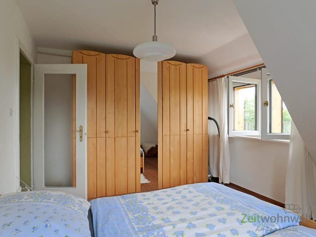 Kleiderschrank im Schlafzimmer