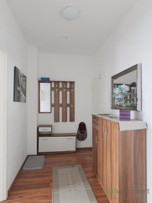 Wohnungsflur mit Garderobe