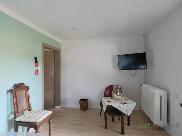 TV in Zimmer 4