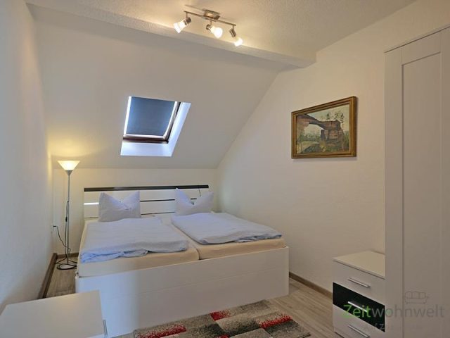 Schlafzimmer mit Kleiderschrank