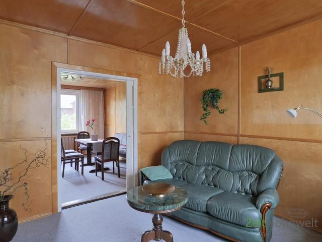 Blick vom Wohnzimmer ins Esszimmer