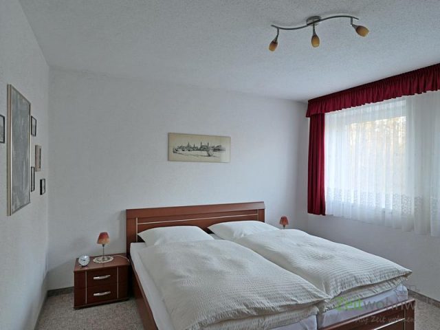 Doppelbett im Schlafzimmer