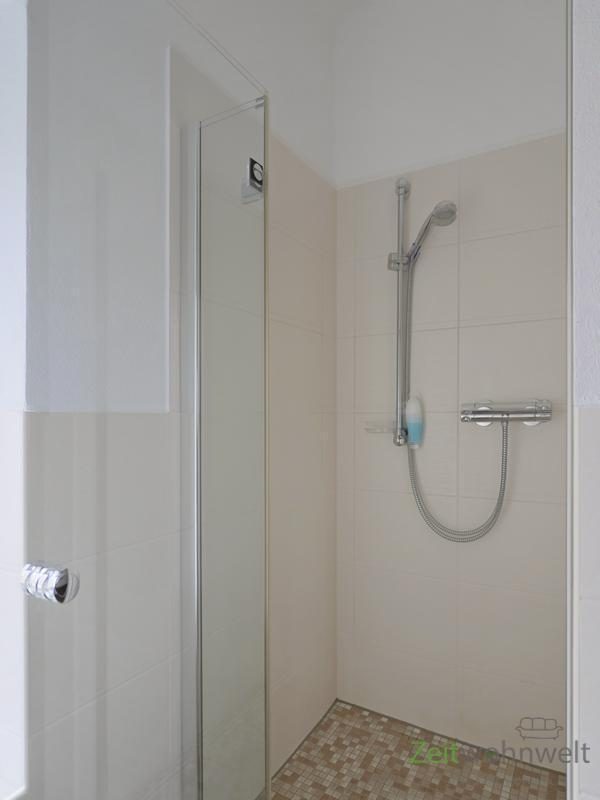 bodentiefe Dusche (leider verwackelt)
