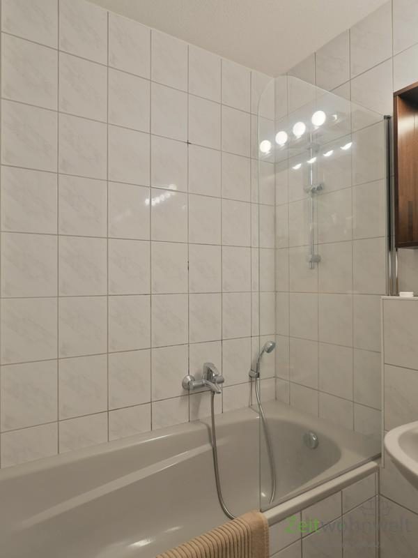 Wanne mit Duschabtrennung