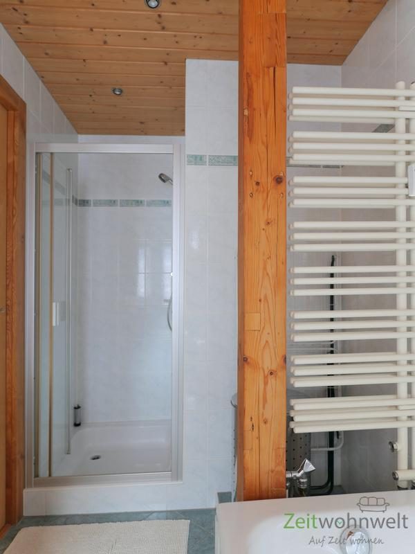 Dusche im Bad