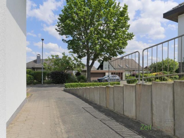 eigener PKW-Stellplatz